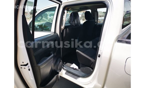 Acheter Import Voiture Toyota Hilux Blanc à Import - Dubai, Harare Acheter Import Voiture Toyota Hilux Blanc à Import - Dubai, Harare