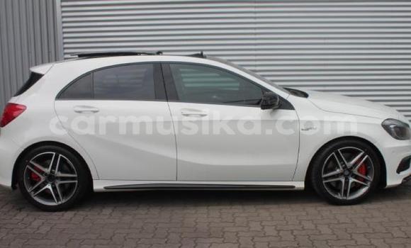 Tenga Tsaru Mercedes‒Benz C-klasse Chena Mota in Beitbridge in Matabeleland South Tenga Tsaru Mercedes‒Benz C-klasse Chena Mota in Beitbridge in Matabeleland South