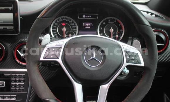 Tenga Tsaru Mercedes‒Benz C-klasse Chena Mota in Beitbridge in Matabeleland South Tenga Tsaru Mercedes‒Benz C-klasse Chena Mota in Beitbridge in Matabeleland South