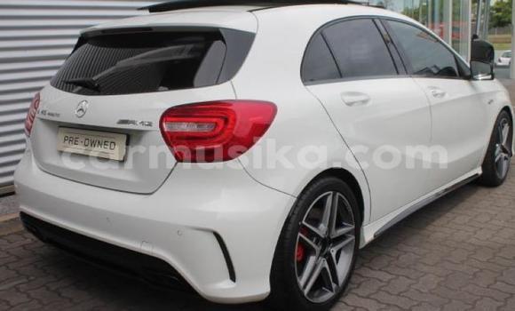 Tenga Tsaru Mercedes‒Benz C-klasse Chena Mota in Beitbridge in Matabeleland South Tenga Tsaru Mercedes‒Benz C-klasse Chena Mota in Beitbridge in Matabeleland South