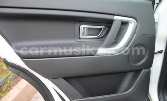 Nunua Ilio tumika Land Rover Discovery Sport Nyeupe Gari ndani ya Beitbridge nchini Matabeleland Kusini Nunua Ilio tumika Land Rover Discovery Sport Nyeupe Gari ndani ya Beitbridge nchini Matabeleland Kusini