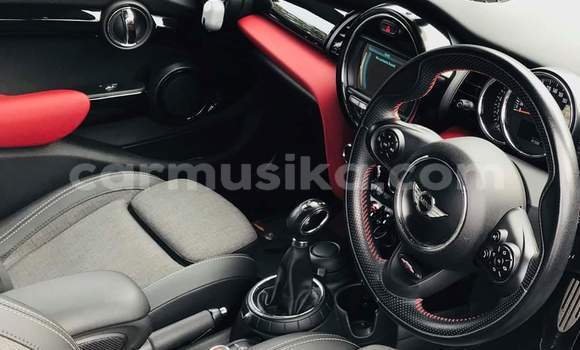 Tenga Tsaru MINI Cooper Tsvuku Mota in Beitbridge in Matabeleland South Tenga Tsaru MINI Cooper Tsvuku Mota in Beitbridge in Matabeleland South