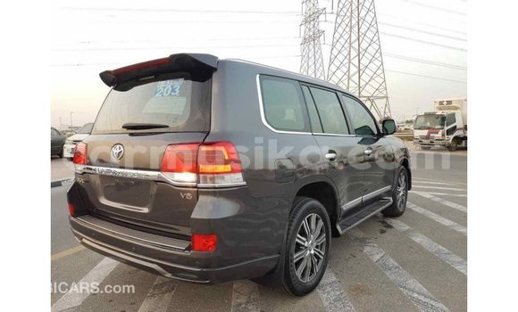 Tenga Imported Toyota Land Cruiser Zvimwe Mota in Import - Dubai in Harare Tenga Imported Toyota Land Cruiser Zvimwe Mota in Import - Dubai in Harare