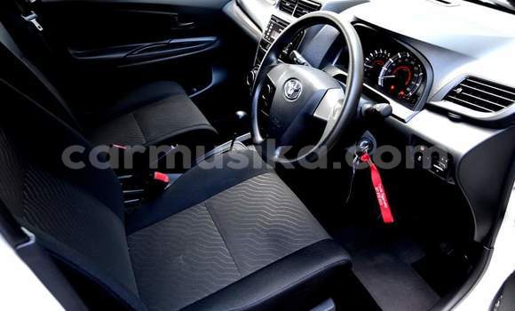 Acheter Occasion Voiture Toyota Avanza Blanc à Harare, Harare Acheter Occasion Voiture Toyota Avanza Blanc à Harare, Harare