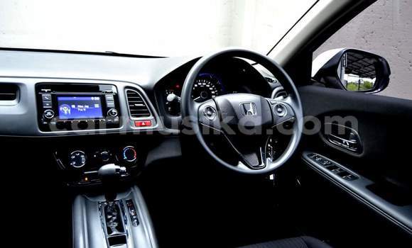 Buy Used Honda HR–V White Car in Harare in Harare Buy Used Honda HR–V White Car in Harare in Harare