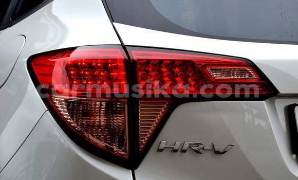 Buy Used Honda HR–V White Car in Harare in Harare Buy Used Honda HR–V White Car in Harare in Harare