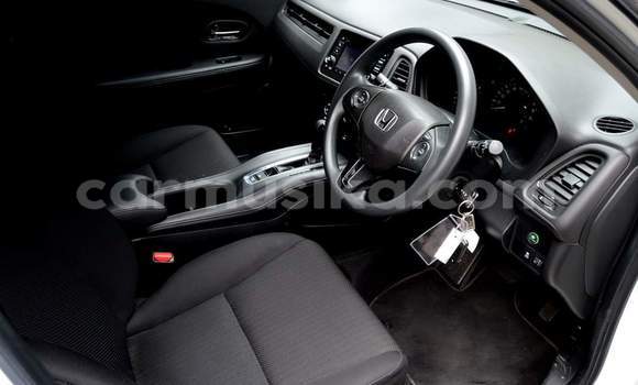 Buy Used Honda HR–V White Car in Harare in Harare Buy Used Honda HR–V White Car in Harare in Harare
