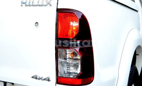 Tenga Tsaru Toyota Hilux Chena Mota in Harare in Harare Tenga Tsaru Toyota Hilux Chena Mota in Harare in Harare