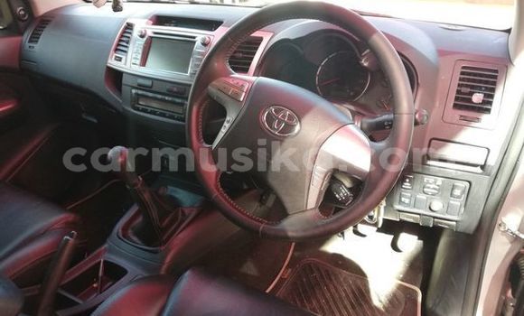 Buy Used Toyota Hilux Silver Car in Beitbridge in Matabeleland South Buy Used Toyota Hilux Silver Car in Beitbridge in Matabeleland South