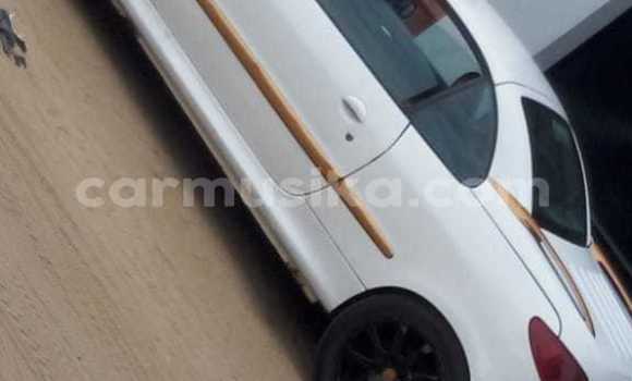 Nunua Ilio tumika Peugeot 206 Nyeupe Gari ndani ya Alexandra Park nchini Harare