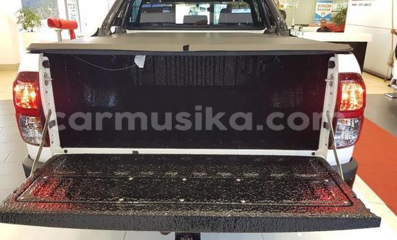 Nunua Ilio tumika Toyota Hilux Nyeupe Gari ndani ya Beitbridge nchini Matabeleland Kusini Nunua Ilio tumika Toyota Hilux Nyeupe Gari ndani ya Beitbridge nchini Matabeleland Kusini