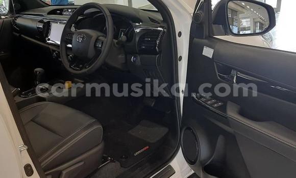 Nunua Ilio tumika Toyota Hilux Nyeupe Gari ndani ya Beitbridge nchini Matabeleland Kusini Nunua Ilio tumika Toyota Hilux Nyeupe Gari ndani ya Beitbridge nchini Matabeleland Kusini