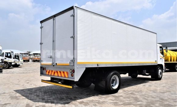 Acheter Occasion Utilitaire Hino 300 Series Blanc à Beitbridge, Matabeleland South Acheter Occasion Utilitaire Hino 300 Series Blanc à Beitbridge, Matabeleland South