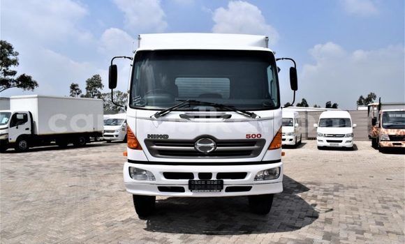 Acheter Occasion Utilitaire Hino 300 Series Blanc à Beitbridge, Matabeleland South Acheter Occasion Utilitaire Hino 300 Series Blanc à Beitbridge, Matabeleland South
