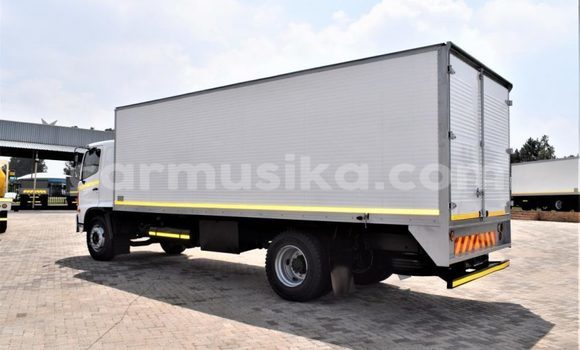 Acheter Occasion Utilitaire Hino 300 Series Blanc à Beitbridge, Matabeleland South Acheter Occasion Utilitaire Hino 300 Series Blanc à Beitbridge, Matabeleland South