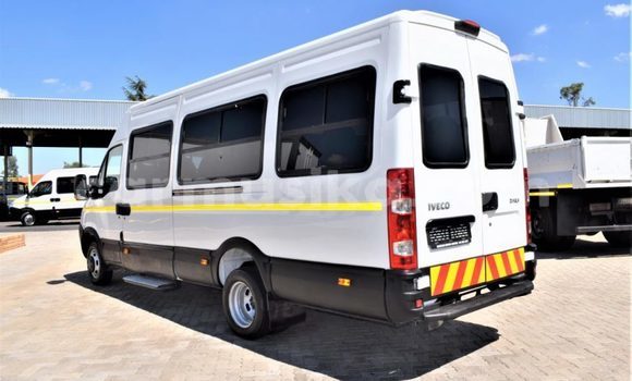 Acheter Occasion Utilitaire Hino 300 Series Blanc à Beitbridge, Matabeleland South Acheter Occasion Utilitaire Hino 300 Series Blanc à Beitbridge, Matabeleland South