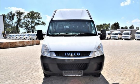 Acheter Occasion Utilitaire Hino 300 Series Blanc à Beitbridge, Matabeleland South Acheter Occasion Utilitaire Hino 300 Series Blanc à Beitbridge, Matabeleland South