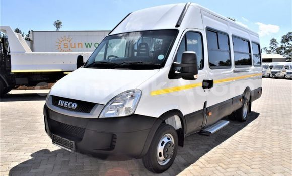 Acheter Occasion Utilitaire Hino 300 Series Blanc à Beitbridge, Matabeleland South Acheter Occasion Utilitaire Hino 300 Series Blanc à Beitbridge, Matabeleland South