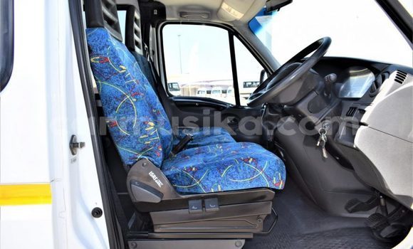 Acheter Occasion Utilitaire Hino 300 Series Blanc à Beitbridge, Matabeleland South Acheter Occasion Utilitaire Hino 300 Series Blanc à Beitbridge, Matabeleland South