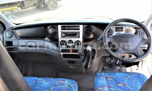 Acheter Occasion Utilitaire Hino 300 Series Blanc à Beitbridge, Matabeleland South Acheter Occasion Utilitaire Hino 300 Series Blanc à Beitbridge, Matabeleland South