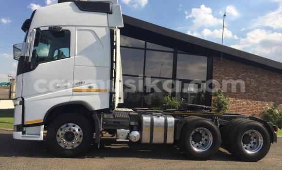 Acheter Occasion Voiture Volvo Laplander Blanc à Beitbridge, Matabeleland South Acheter Occasion Voiture Volvo Laplander Blanc à Beitbridge, Matabeleland South
