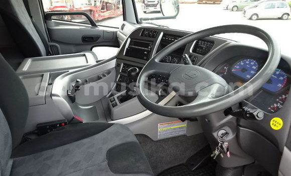 Acheter Occasion Utilitaire Nissan UD Blanc à Beitbridge, Matabeleland South Acheter Occasion Utilitaire Nissan UD Blanc à Beitbridge, Matabeleland South