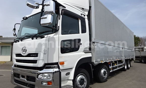 Acheter Occasion Utilitaire Nissan UD Blanc à Beitbridge, Matabeleland South Acheter Occasion Utilitaire Nissan UD Blanc à Beitbridge, Matabeleland South