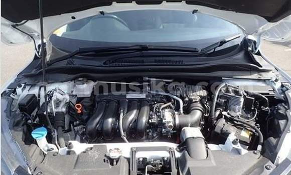 Buy Used Honda Vezel White Car in Harare in Harare Buy Used Honda Vezel White Car in Harare in Harare