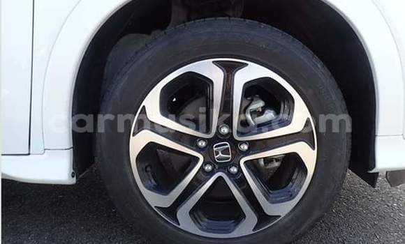 Buy Used Honda Vezel White Car in Harare in Harare Buy Used Honda Vezel White Car in Harare in Harare