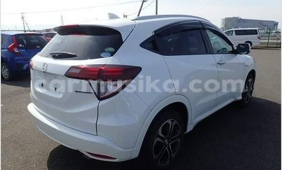 Buy Used Honda Vezel White Car in Harare in Harare Buy Used Honda Vezel White Car in Harare in Harare