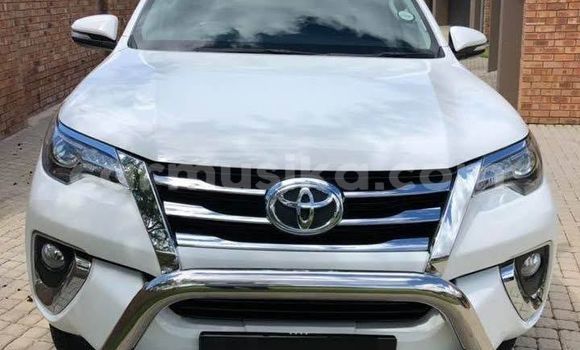 Acheter Occasion Voiture Toyota Fortuner Blanc à Beitbridge, Matabeleland South Acheter Occasion Voiture Toyota Fortuner Blanc à Beitbridge, Matabeleland South