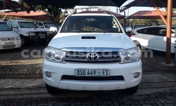Acheter Occasion Voiture Toyota Fortuner Blanc à Beitbridge, Matabeleland South Acheter Occasion Voiture Toyota Fortuner Blanc à Beitbridge, Matabeleland South