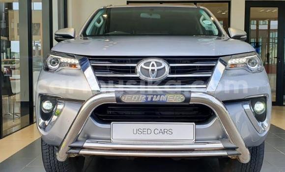 Nunua Ilio tumika Toyota Fortuner Nyingine Gari ndani ya Borrowdale nchini Harare Nunua Ilio tumika Toyota Fortuner Nyingine Gari ndani ya Borrowdale nchini Harare