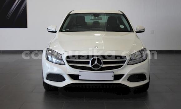 Nunua Ilio tumika Mercedes‒Benz C–Class Nyeupe Gari ndani ya Beitbridge nchini Matabeleland Kusini Nunua Ilio tumika Mercedes‒Benz C–Class Nyeupe Gari ndani ya Beitbridge nchini Matabeleland Kusini