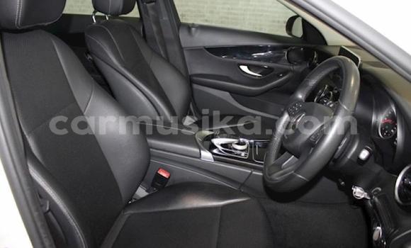 Nunua Ilio tumika Mercedes‒Benz C–Class Nyeupe Gari ndani ya Beitbridge nchini Matabeleland Kusini Nunua Ilio tumika Mercedes‒Benz C–Class Nyeupe Gari ndani ya Beitbridge nchini Matabeleland Kusini