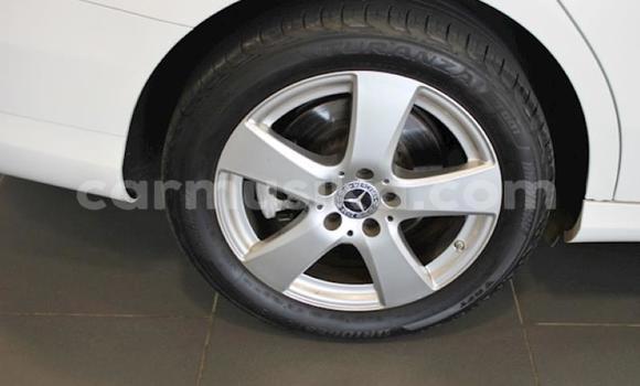 Nunua Ilio tumika Mercedes‒Benz C–Class Nyeupe Gari ndani ya Beitbridge nchini Matabeleland Kusini Nunua Ilio tumika Mercedes‒Benz C–Class Nyeupe Gari ndani ya Beitbridge nchini Matabeleland Kusini