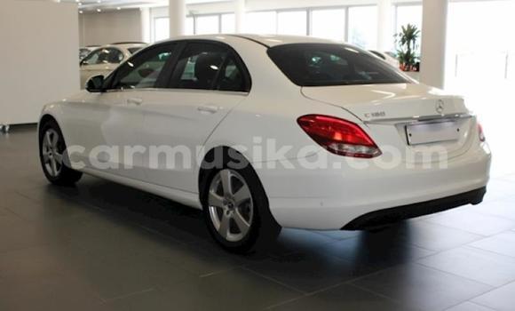 Nunua Ilio tumika Mercedes‒Benz C–Class Nyeupe Gari ndani ya Beitbridge nchini Matabeleland Kusini Nunua Ilio tumika Mercedes‒Benz C–Class Nyeupe Gari ndani ya Beitbridge nchini Matabeleland Kusini