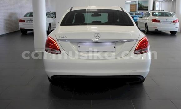 Nunua Ilio tumika Mercedes‒Benz C–Class Nyeupe Gari ndani ya Beitbridge nchini Matabeleland Kusini Nunua Ilio tumika Mercedes‒Benz C–Class Nyeupe Gari ndani ya Beitbridge nchini Matabeleland Kusini