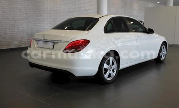 Nunua Ilio tumika Mercedes‒Benz C–Class Nyeupe Gari ndani ya Beitbridge nchini Matabeleland Kusini Nunua Ilio tumika Mercedes‒Benz C–Class Nyeupe Gari ndani ya Beitbridge nchini Matabeleland Kusini