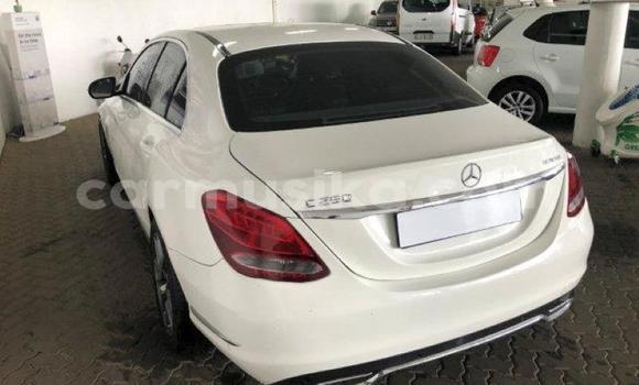 Acheter Occasion Voiture Mercedes‒Benz C–Class Blanc à Beitbridge, Matabeleland South Acheter Occasion Voiture Mercedes‒Benz C–Class Blanc à Beitbridge, Matabeleland South