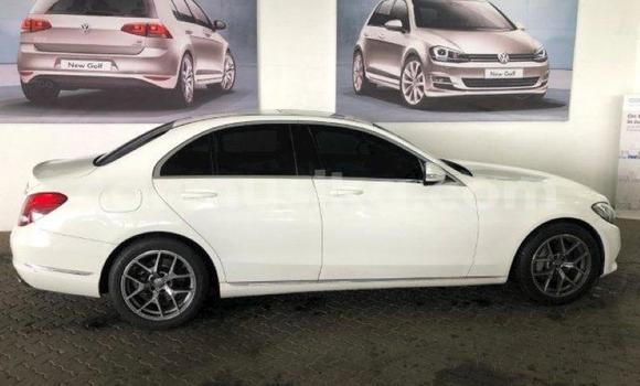 Acheter Occasion Voiture Mercedes‒Benz C–Class Blanc à Beitbridge, Matabeleland South Acheter Occasion Voiture Mercedes‒Benz C–Class Blanc à Beitbridge, Matabeleland South