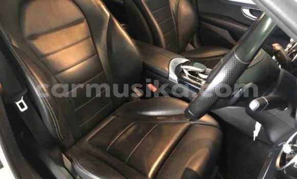 Acheter Occasion Voiture Mercedes‒Benz C–Class Blanc à Beitbridge, Matabeleland South Acheter Occasion Voiture Mercedes‒Benz C–Class Blanc à Beitbridge, Matabeleland South