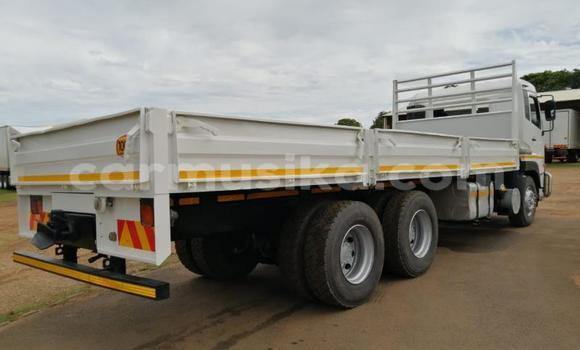 Acheter Occasion Utilitaire Nissan UD Blanc à Beitbridge, Matabeleland South Acheter Occasion Utilitaire Nissan UD Blanc à Beitbridge, Matabeleland South