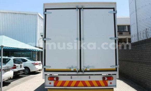 Acheter Occasion Utilitaire Nissan UD Blanc à Beitbridge, Matabeleland South Acheter Occasion Utilitaire Nissan UD Blanc à Beitbridge, Matabeleland South