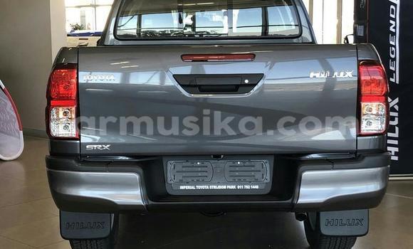 Buy Used Toyota Hilux White Car in Beitbridge in Matabeleland South Buy Used Toyota Hilux White Car in Beitbridge in Matabeleland South