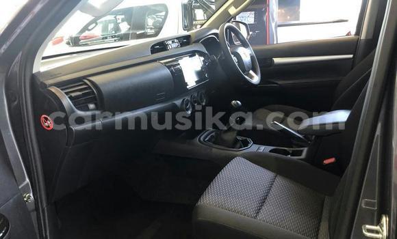 Buy Used Toyota Hilux White Car in Beitbridge in Matabeleland South Buy Used Toyota Hilux White Car in Beitbridge in Matabeleland South