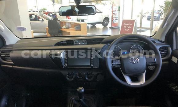 Buy Used Toyota Hilux White Car in Beitbridge in Matabeleland South Buy Used Toyota Hilux White Car in Beitbridge in Matabeleland South