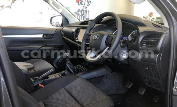 Buy Used Toyota Hilux White Car in Beitbridge in Matabeleland South Buy Used Toyota Hilux White Car in Beitbridge in Matabeleland South