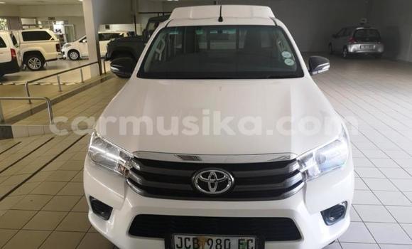 Acheter Occasion Voiture Toyota Hilux Blanc à Beitbridge, Matabeleland South Acheter Occasion Voiture Toyota Hilux Blanc à Beitbridge, Matabeleland South