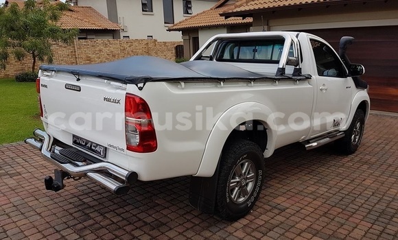 Tenga Tsaru Toyota Hilux Chena Mota in Borrowdale in Harare Tenga Tsaru Toyota Hilux Chena Mota in Borrowdale in Harare
